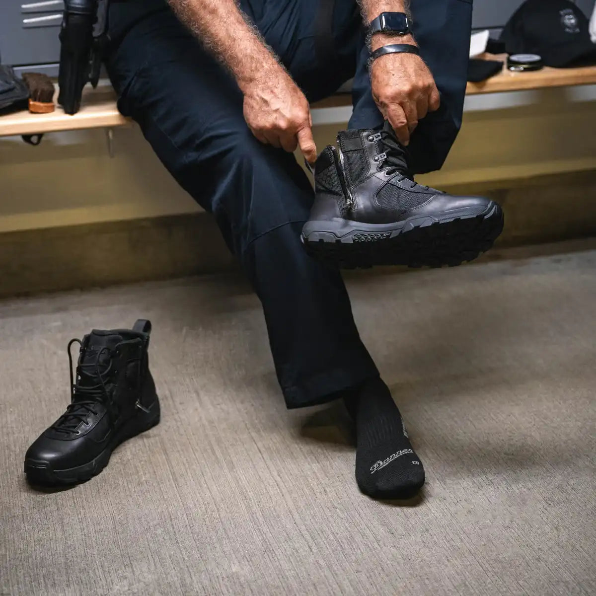 Sonic Side-Zip 6" Black Danner Dry