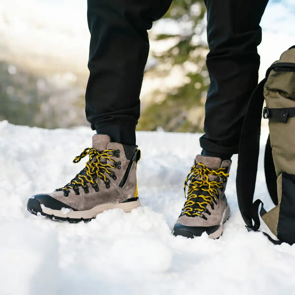 Women's Arctic 600 Side-Zip 7" Driftwood/Yellow 200G