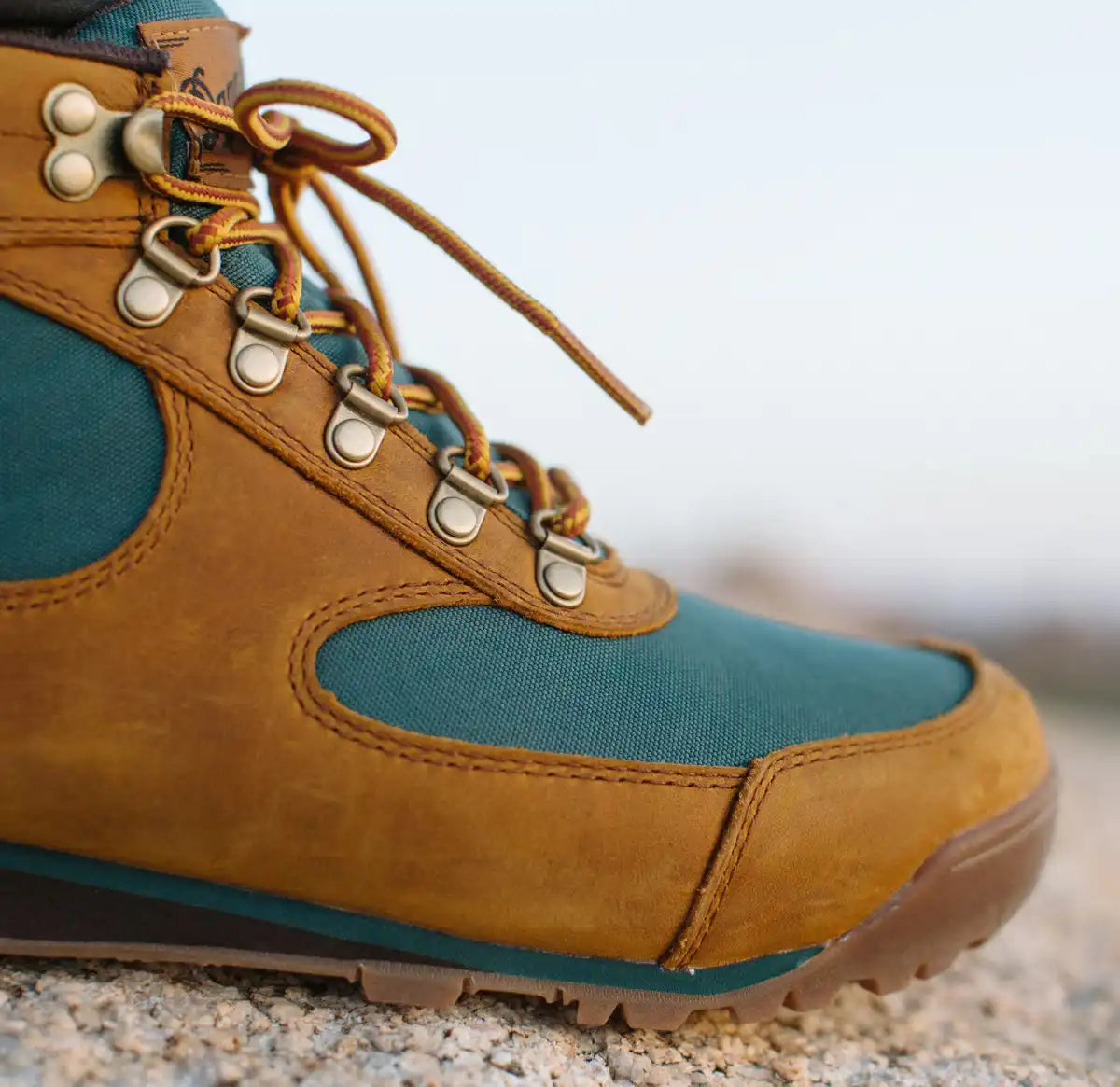 Women's Jag Distressed Brown/Deep Teal